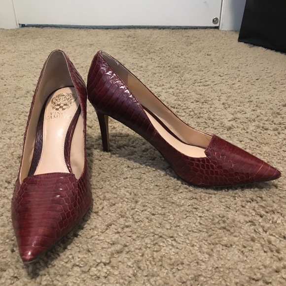 Vince Camuto Burgundy Heels size 7.5 - Picture 3 of 3